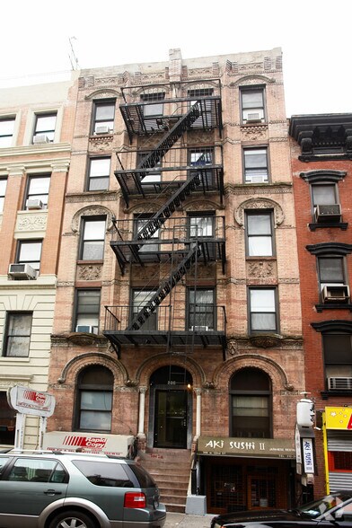 More Photos Of 366 W 52nd St, New York Apartments For Lease