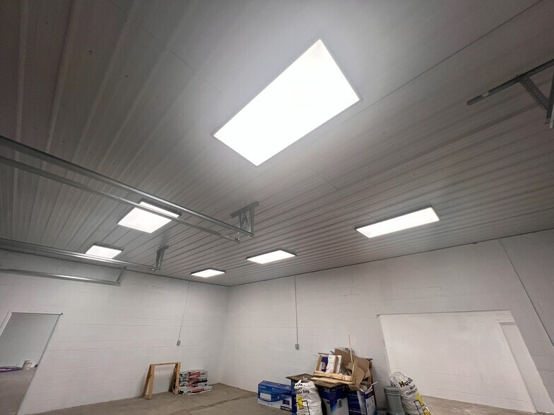 More Photos Of 21 Case Dr, Jackson Service For Lease