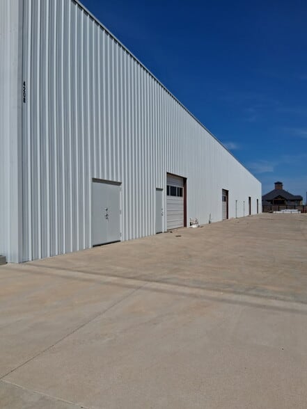 More Photos Of 4208 28th Ave NW, Norman Industrial For Lease