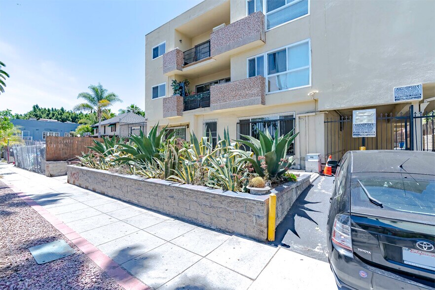 More Photos Of 741 S Hobart Blvd, Los Angeles Apartments For Sale