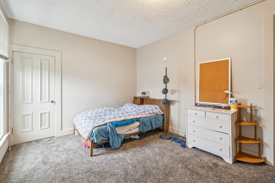 More Photos Of 920 High St, Grinnell Apartments For Sale