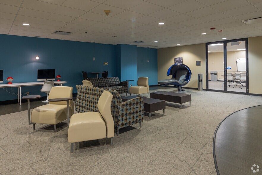 More Photos Of 1900 E Golf Rd, Schaumburg Office For Lease