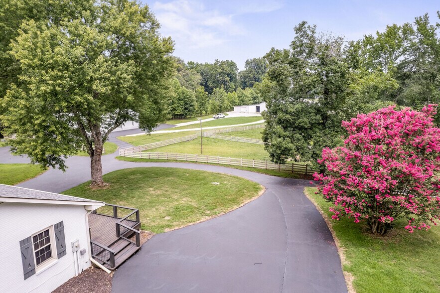 More Photos Of 1499 W Whitehall Rd, Cookeville Light Distribution For Sale