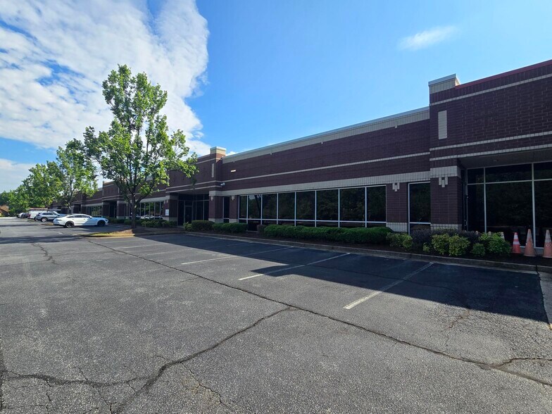 More Photos Of 10700 Abbotts Bridge Rd, Johns Creek General Retail For Lease