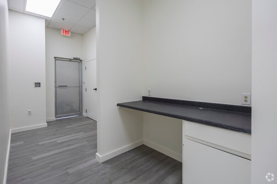 More Photos Of 2101 Main St, Columbia Freestanding For Lease