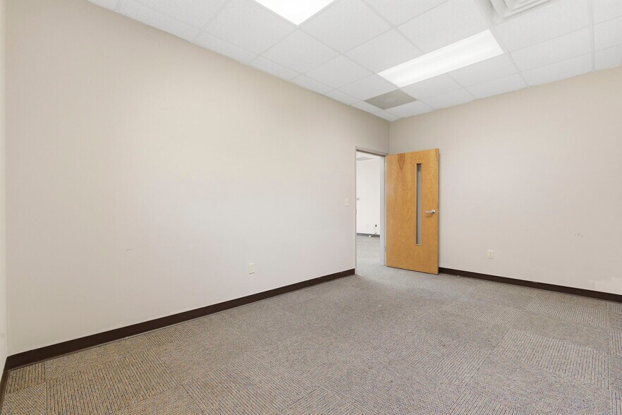 More Photos Of 1612 N Osteopathy, Kirksville Office For Sale