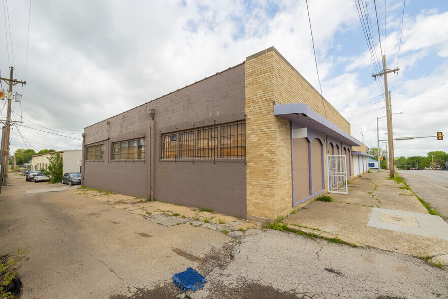 More Photos Of 1016-1020 N 10th St, Kansas City Light Distribution For Sale