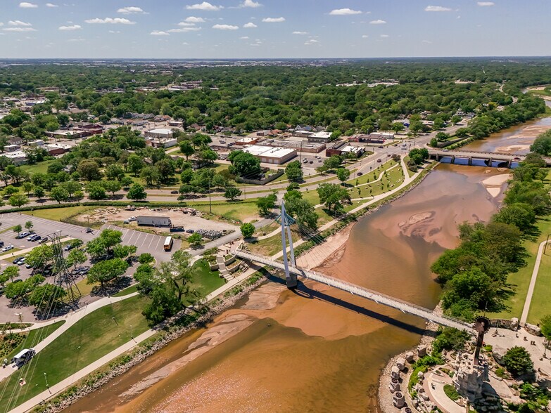 More Photos Of 470 N Seneca St, Wichita Warehouse For Sale