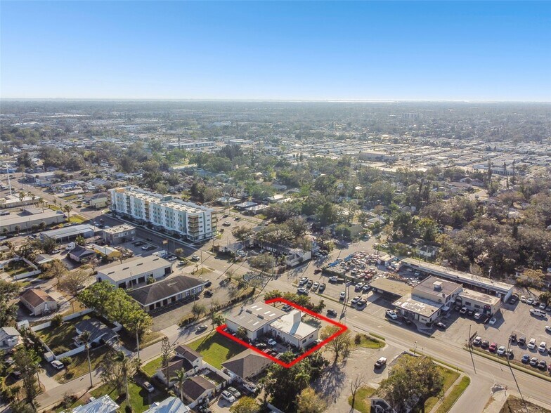 More Photos Of 2011 9th St, Bradenton Freestanding For Sale