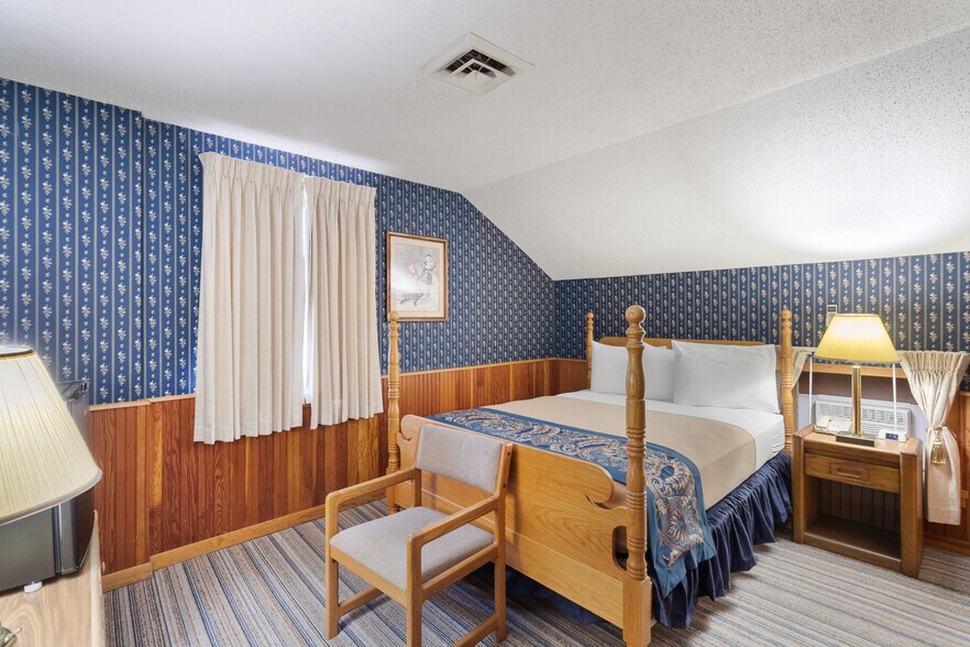 More Photos Of 4712 220th Trl, Amana Hotel For Sale