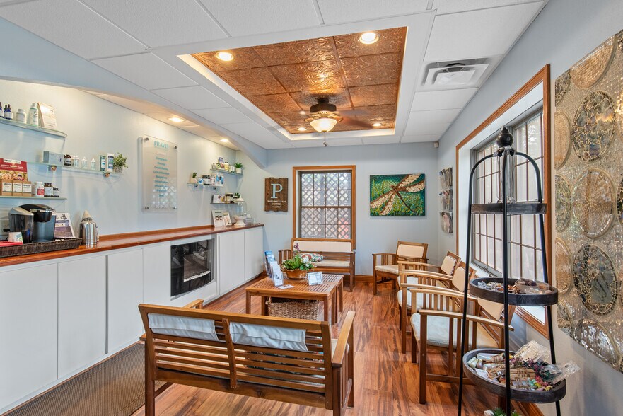 More Photos Of N48W14336 Hampton Rd, Menomonee Falls Office For Sale