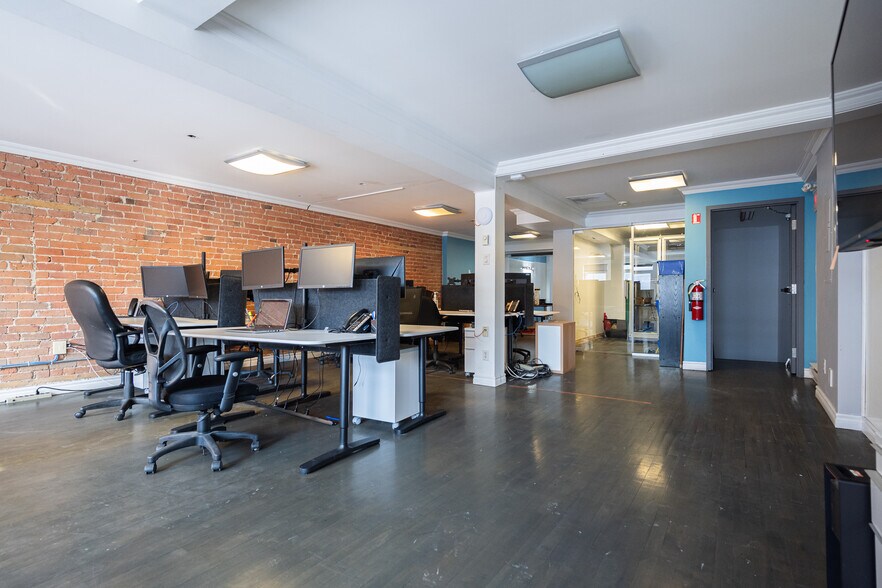 More Photos Of 1583 Rue Saint-Hubert, Montréal Medical For Sale