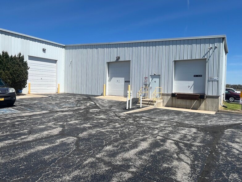 More Photos Of 851 Transport Dr, Valparaiso Flex For Sale