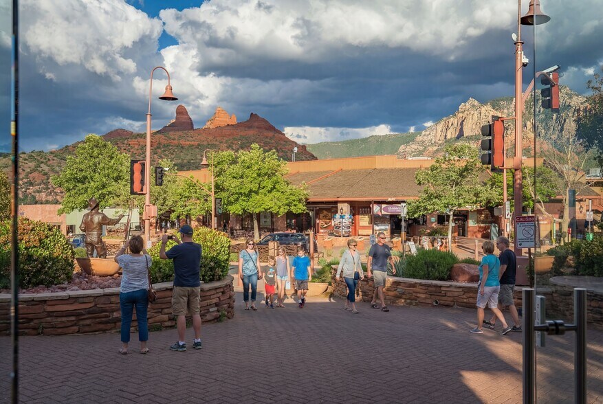 More Photos Of 273 N State Route 89A, Sedona Storefront For Lease