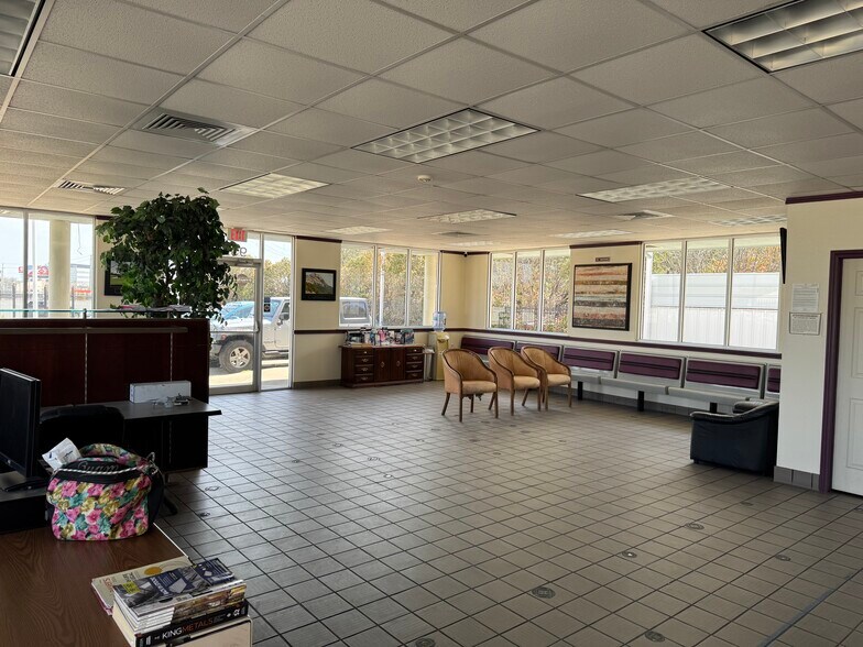 More Photos Of 9322 LBJ Fwy, Dallas Fast Food For Lease