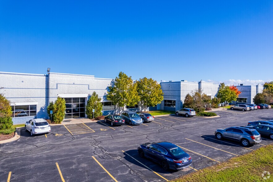 More Photos Of 400 W Bell Ct, Oak Creek Service For Lease