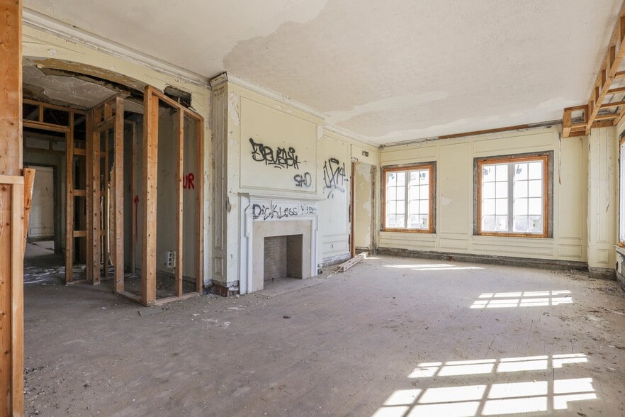 More Photos Of 1312 E Broad St, Columbus Apartments For Sale