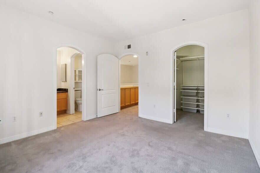 More Photos Of 1501 India St, San Diego Apartments For Sale