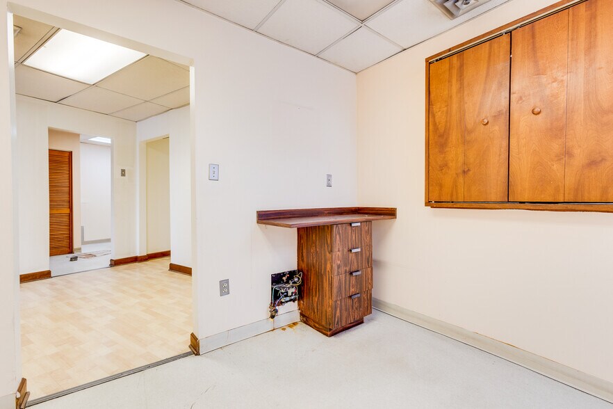 More Photos Of 6300 Forward Ave, Pittsburgh Storefront Retail Residential For Lease