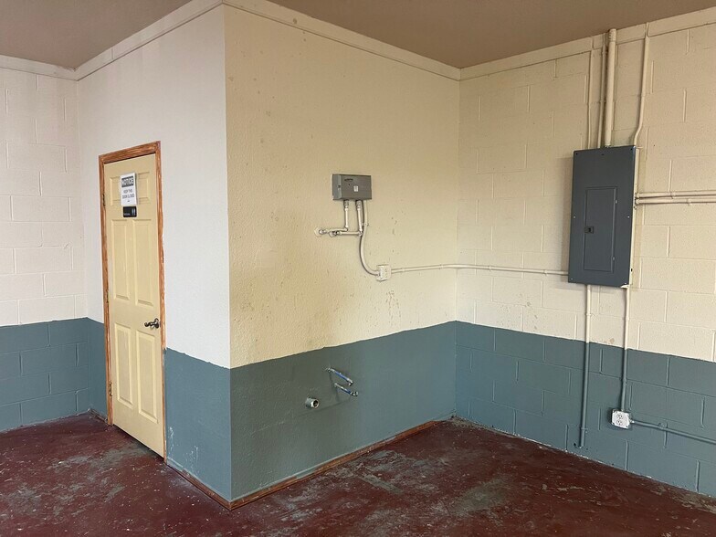 More Photos Of 905 S Crane Ave, Odessa Service For Lease