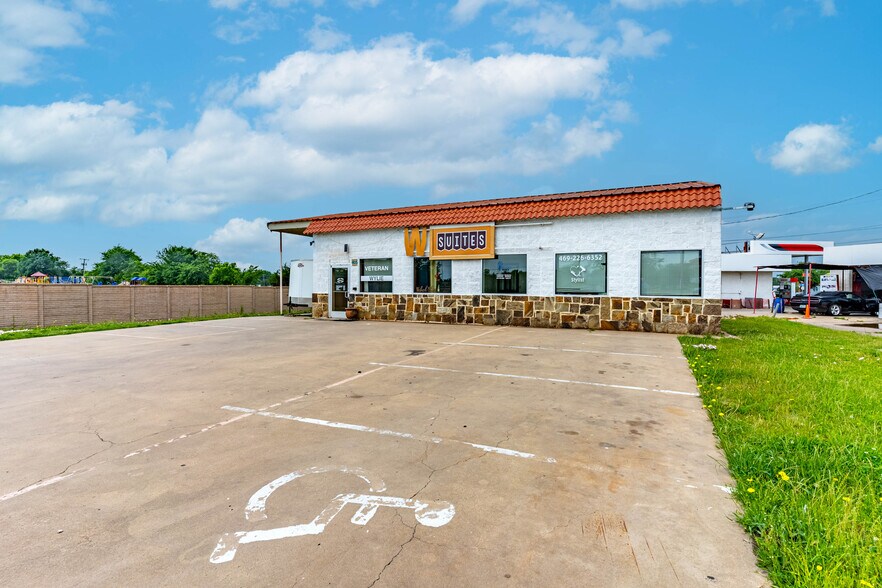 More Photos Of 405 Williams St, Wylie Office For Lease
