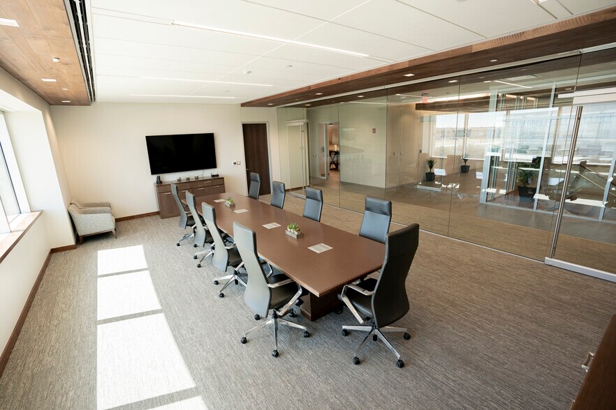 More Photos Of 404 Veterans Airpark Ln, Midland Office For Sale