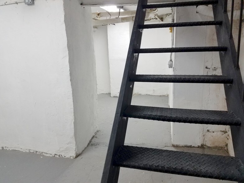 More Photos Of 212 E 122nd St, New York Apartments For Lease