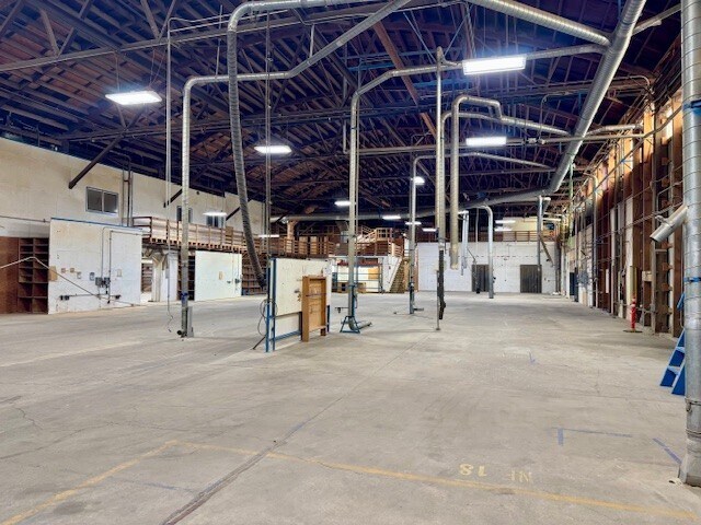 More Photos Of 10 N Seneca Rd, Eugene Manufacturing For Lease