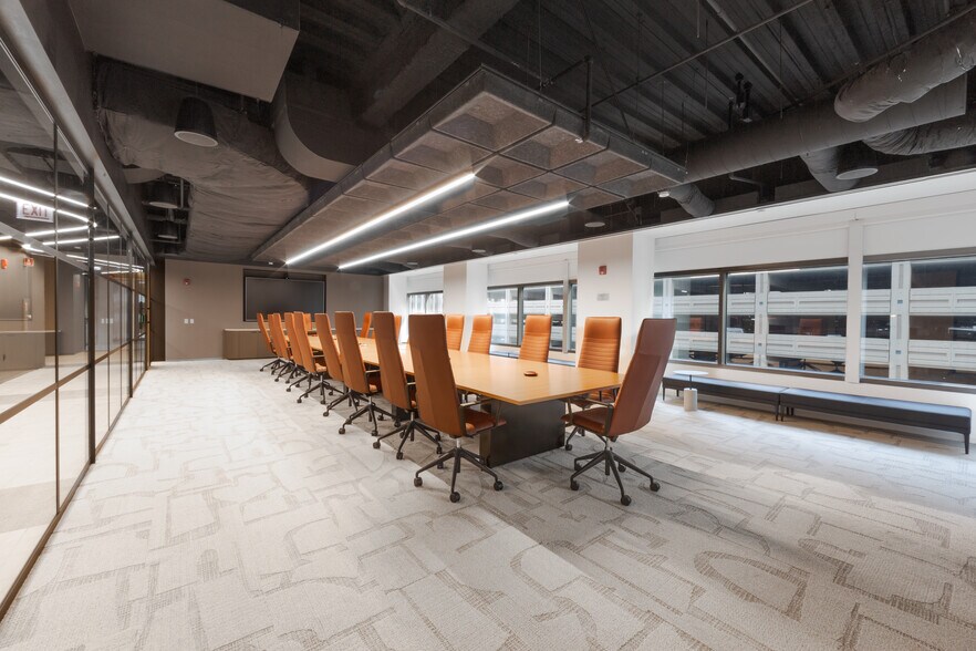 More Photos Of 200 W Madison St, Chicago Office For Lease