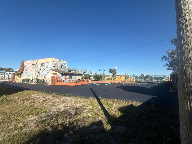 More Photos Of 336 E International Speedway Blvd, Daytona Beach Restaurant For Sale