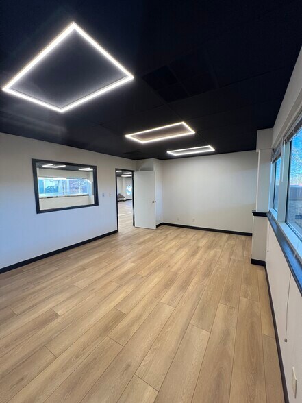 More Photos Of 112 Point West Blvd, Saint Charles Office For Sale