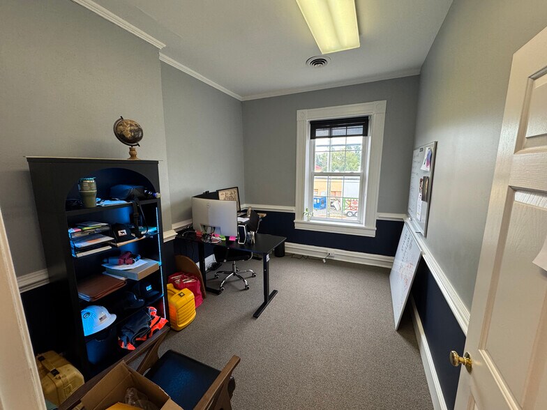 More Photos Of 51 E Lee St, Warrenton Storefront Retail Office For Sale