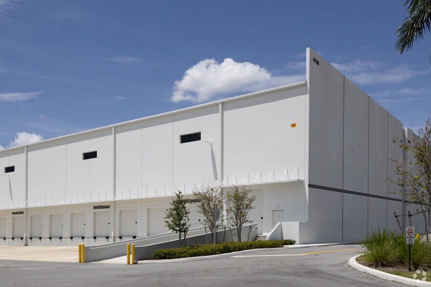 More Photos Of 4700 NW 135th St, Opa Locka Warehouse For Lease