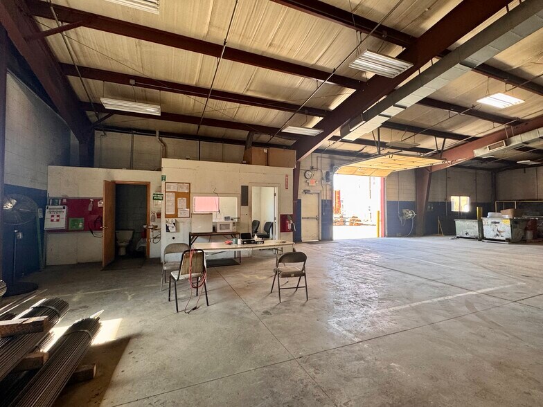 More Photos Of 205 W Main St, Bushnell Industrial For Sale