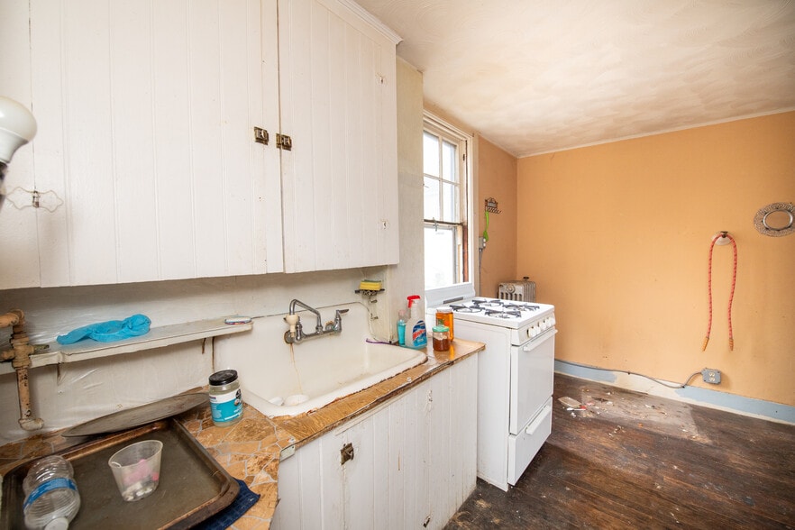 More Photos Of 13 S 6th St, New Bedford Office For Sale