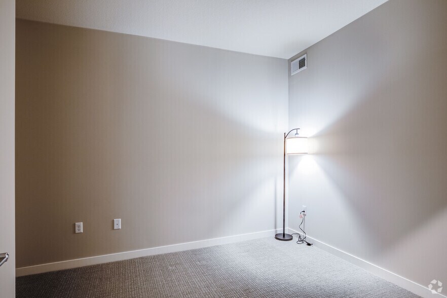 More Photos Of 10 2nd St SE, Minneapolis Apartments For Lease