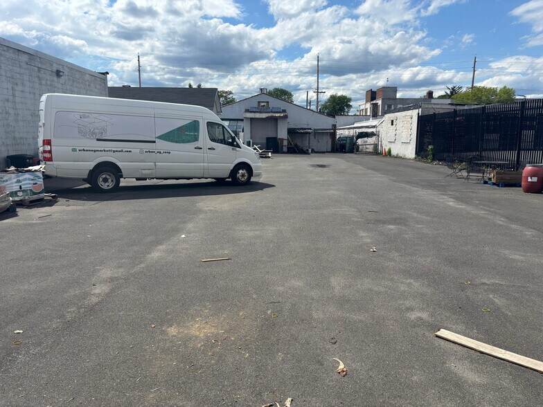 More Photos Of 386-394 Coit St, Irvington Manufacturing For Lease