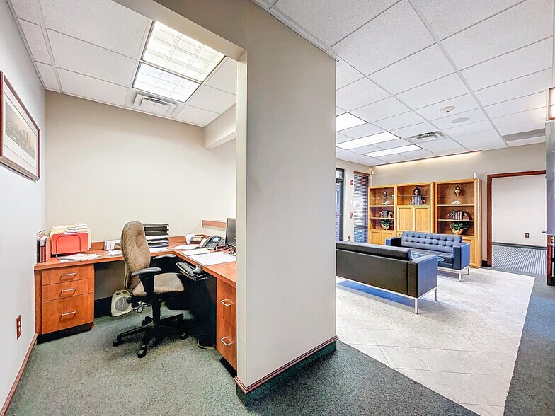 More Photos Of 5421 N 59th St, Tampa Office For Sale