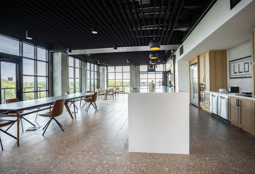 More Photos Of 150 E 4th Pl, Sioux Falls Office For Lease