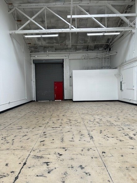 More Photos Of 2001-2031 S Santa Fe Ave, Los Angeles Warehouse For Lease