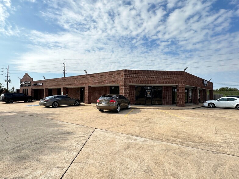 More Photos Of 15300 Westheimer Rd, Houston Unknown For Lease