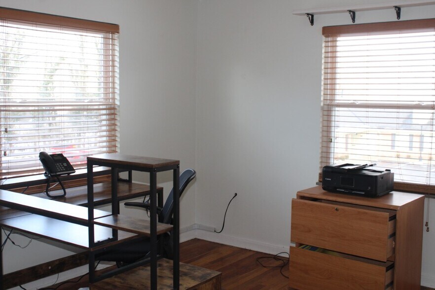 More Photos Of 867 High St, Worthington Office For Lease