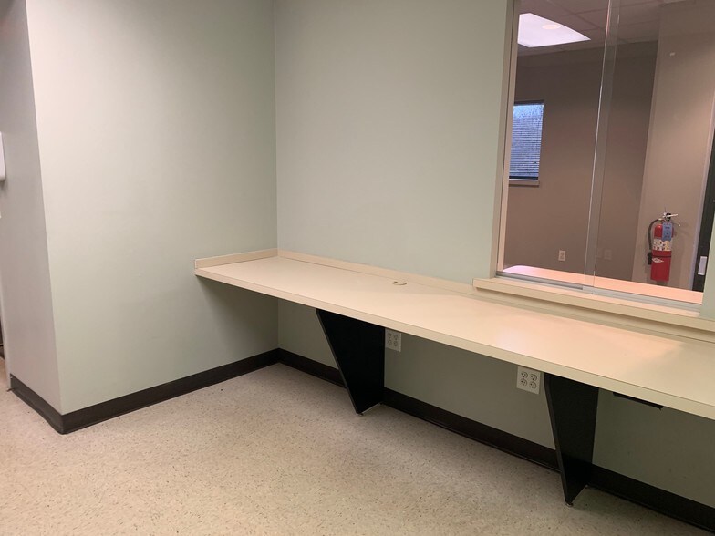 More Photos Of 725 W Fabyan Pky, Batavia Medical For Lease