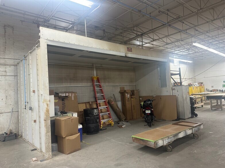 More Photos Of 1675-1677 W 31st Pl, Hialeah Manufacturing For Lease