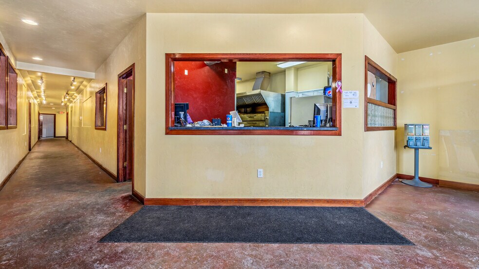 More Photos Of 207 E Hughitt St, Iron Mountain Restaurant For Sale