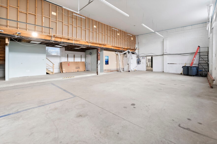 More Photos Of 1923 Old Eastern Ave, Essex Service For Lease