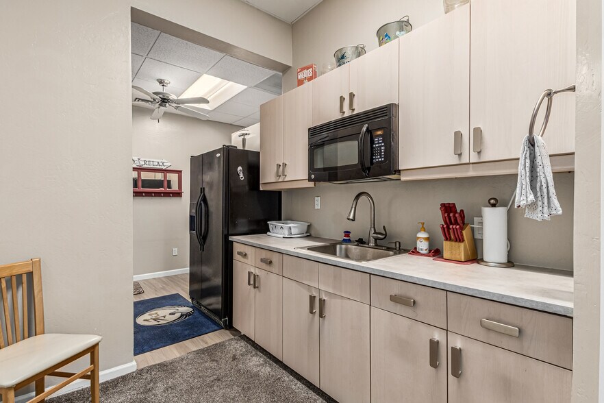 More Photos Of 3173 E Chandler Blvd, Phoenix Freestanding For Sale