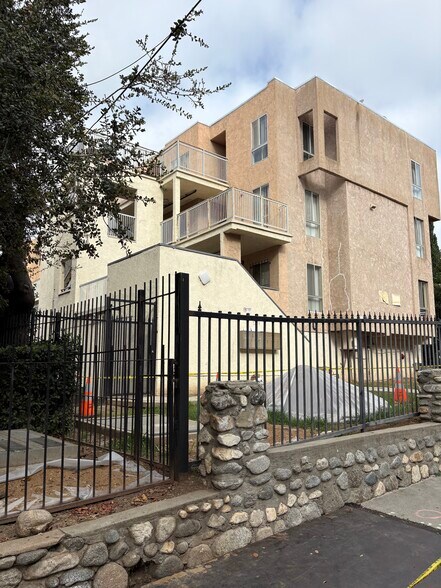 Primary Photo Of 1095 N Raymond Ave, Pasadena Apartments For Sale