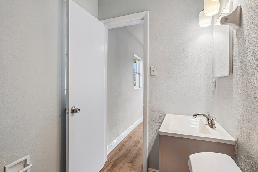 More Photos Of 4821 Shoshone St, Orlando Multifamily For Sale
