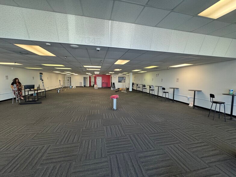 More Photos Of 4015 N 75th Ave, Phoenix Unknown For Lease